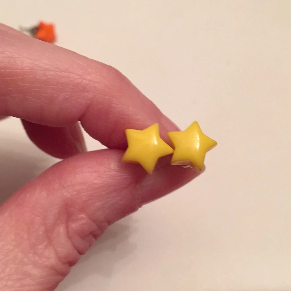 (2) pairs of Vintage Star 💫 Earrings